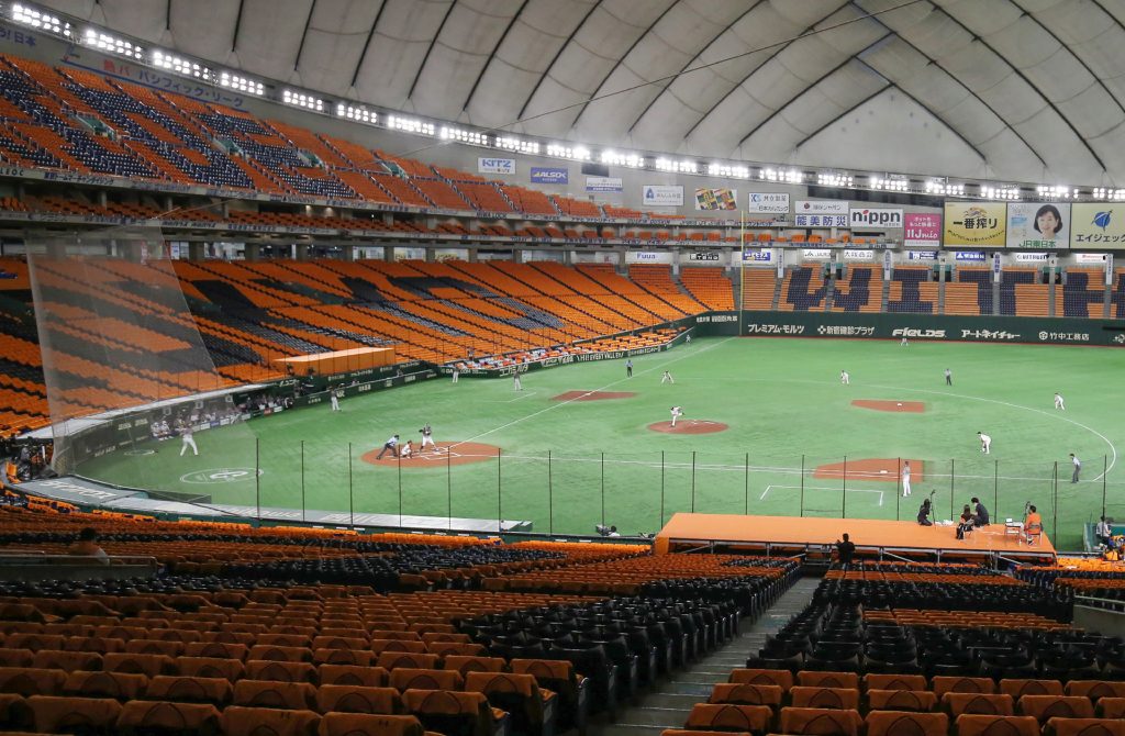 東京ドームではセ連覇を狙う巨人が阪神に３―２で逆転勝ちし、プロ野球初の球団通算６０００勝に到達した。(AFP)