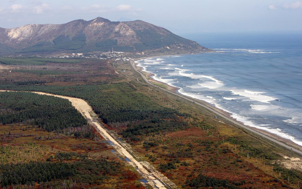 北方四島の近くのオホーツク海での地質調査は、6月18日に始まり、3か月続く予定。 （AFP）