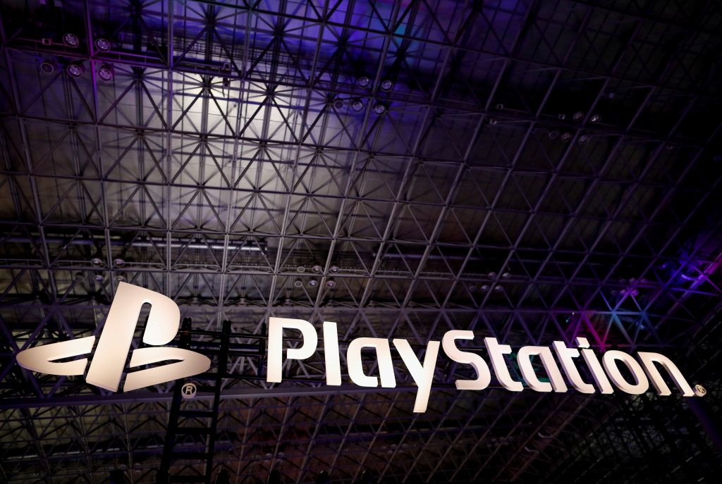 2019年9月12日、日本の東京の東、千葉の「東京ゲームショウ2019」で展示されているソニー・プレイステーションのロゴ。(ロイター)