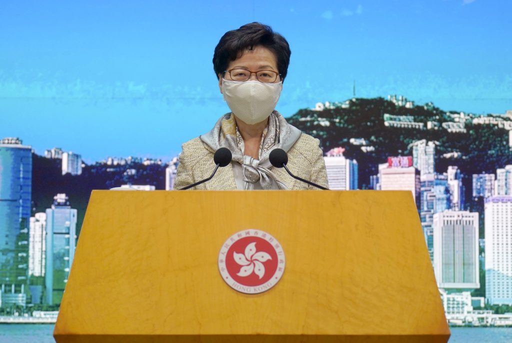 香港の林鄭月娥（キャリー・ラム）行政長官は、2020年6月30日の香港での記者会見で、国家安全維持法についてのコメントを辞退した。（資料写真/AP）