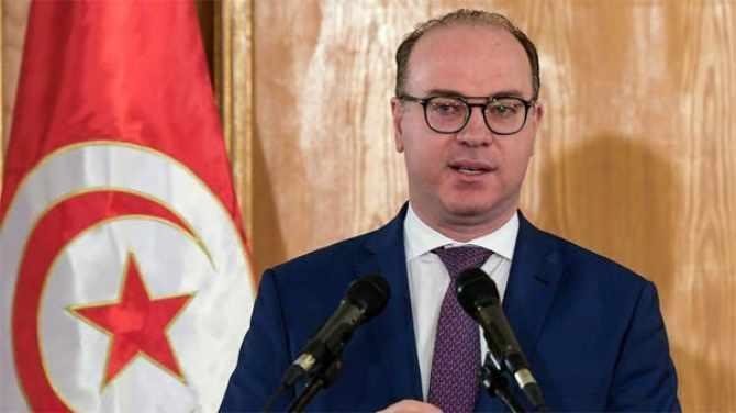 チュニジアのエリエス・ファクファク首相は、国家財政の危機的な状況を踏まえ公務員の賃金引き上げを凍結することで、抗議運動のリスクを負うことになる。（AFP資料写真）