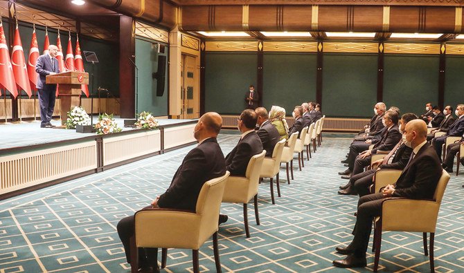 月曜日にアンカラの大統領官邸で閣議後に記者会見で話すトルコのレジェップ・タイップ・エルドアン大統領。（AFP）