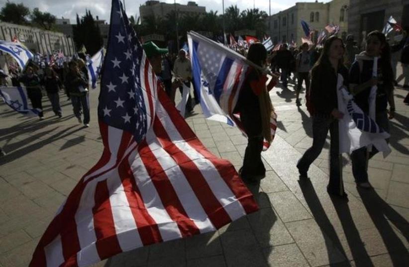 エルサレムで支援のデモを行う「親イスラエルキリスト教徒連合」のメンバー（ロイター通信）