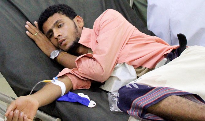 アデンの病院で治療を受けるイエメン人男性。（資料画像/AP）