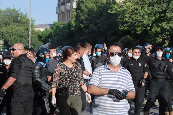 2020年6月18日、スライマニヤ市でイラク北部へのトルコの攻撃を非難するデモが起こり、イラクのクルド人がデモ行進をしている。 (AFP通信)