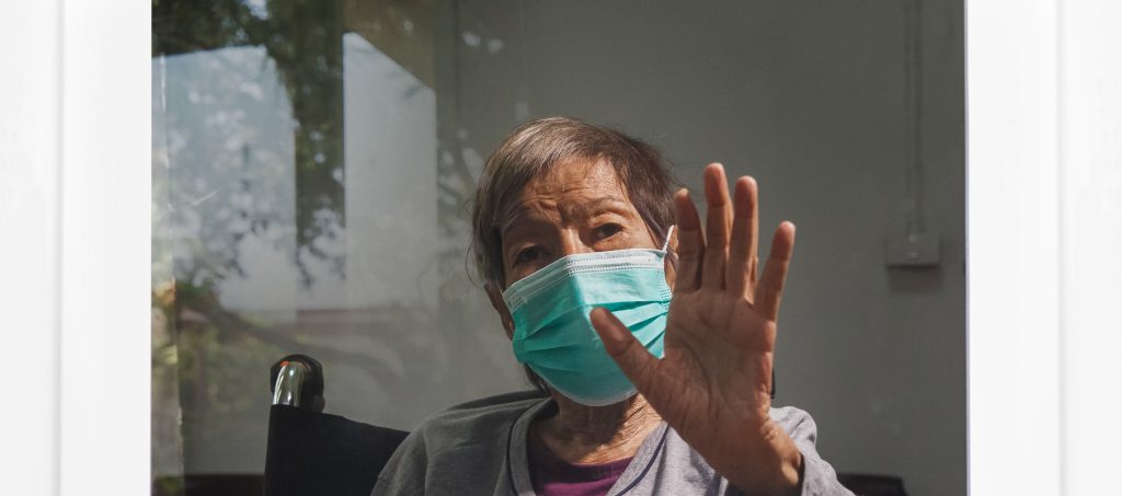 新型コロナウイルスの集団感染が相後続発生した高齢者施設。(Shutterstock)