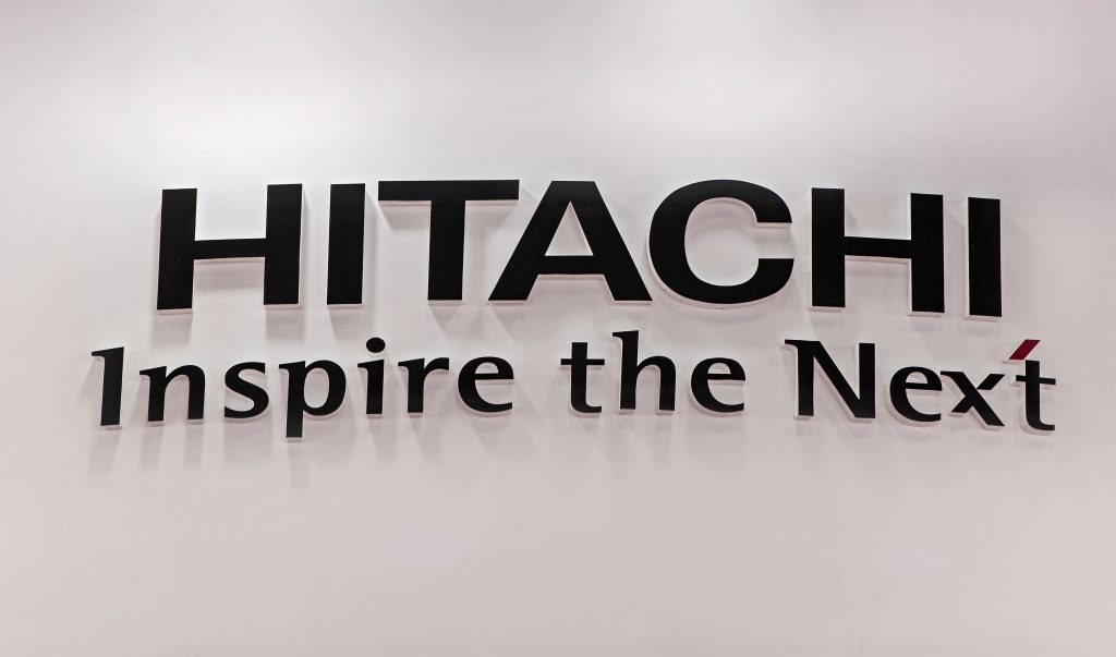 日立と東芝は富士レビオと共に、コロナウイルス抗原検査キットの製造施設を設立する。(シャッターストック)