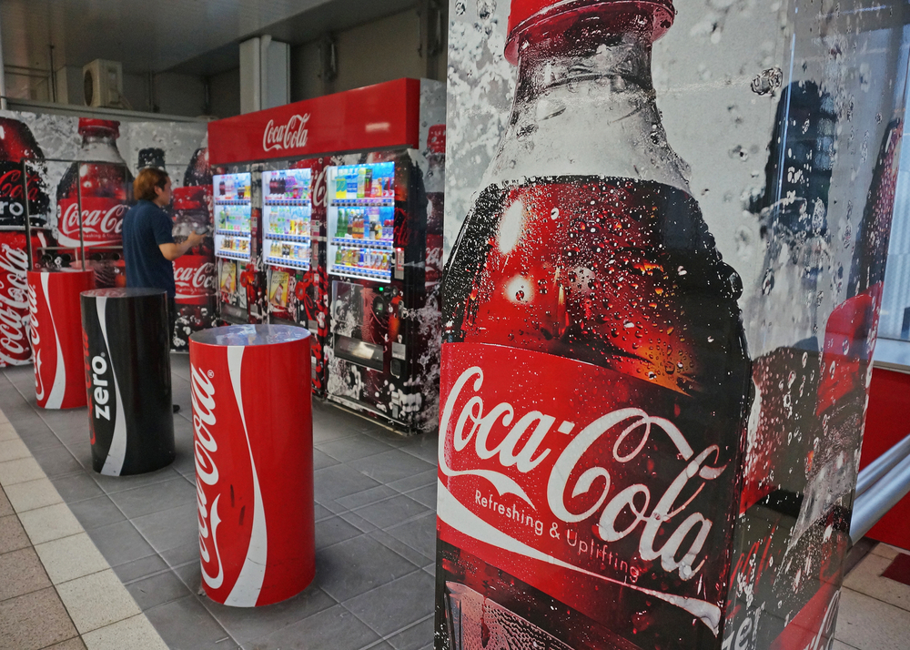 コカ コーラ自販機に抗ウイルス加工 病院や駅など３万台 Arab News