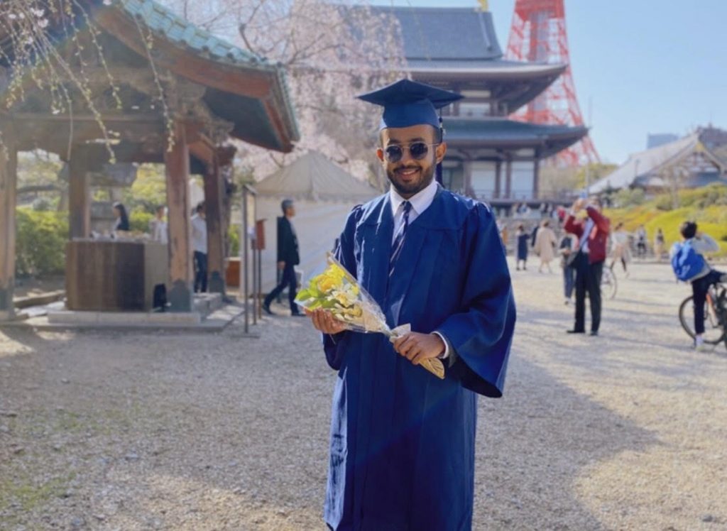 24歳のアル・アフマディさんは、日本からサウジアラビアに帰国する機会を得られて「嬉しかった」と語った。（提供写真）