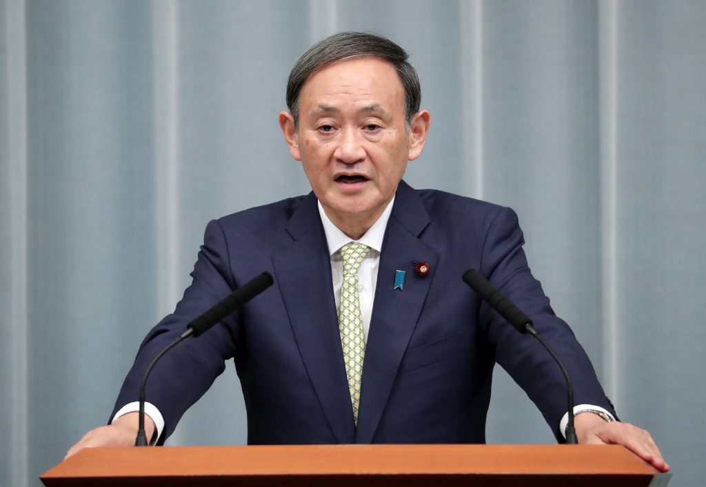 2018年10月23日、東京の首相官邸で記者会見する日本の菅義偉内閣官房長官。（AFP通信）