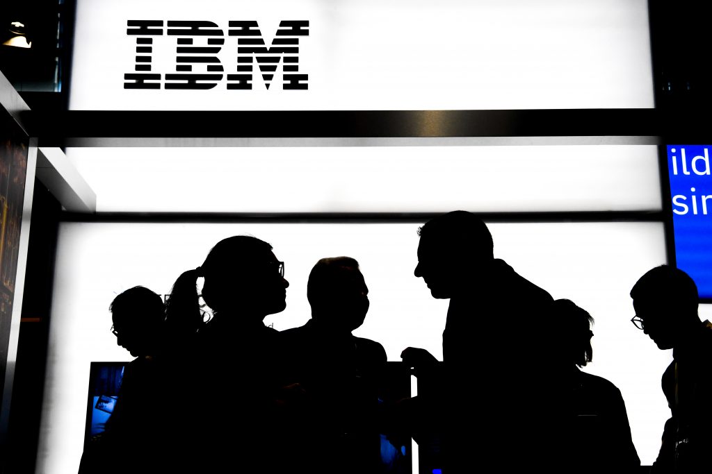 株式会社東芝や株式会社日立製作所を含むこの新グループのメンバーは、IBMが米国に設置した量子コンピューターにクラウドベースでアクセスできるようになる。(AFP)