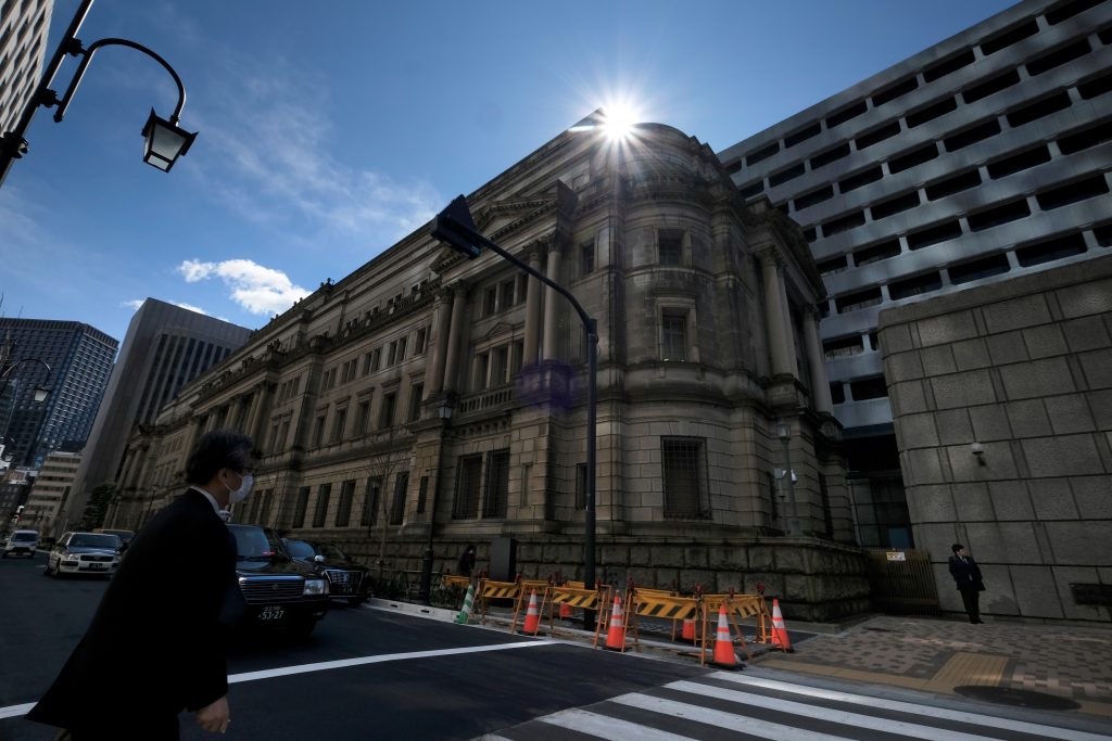 「感染症が再拡大すれば経済回復の時期はさらに後ずれするため予断を許さない」と警戒する声も上がった。(AFP)