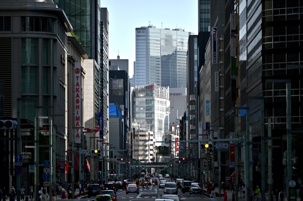 政府の観光需要喚起策「Ｇｏ　Ｔｏ　トラベル」から東京都発着の旅行や都民が除外されたことで、経済活動へのマイナスの影響も懸念される。(AFP)