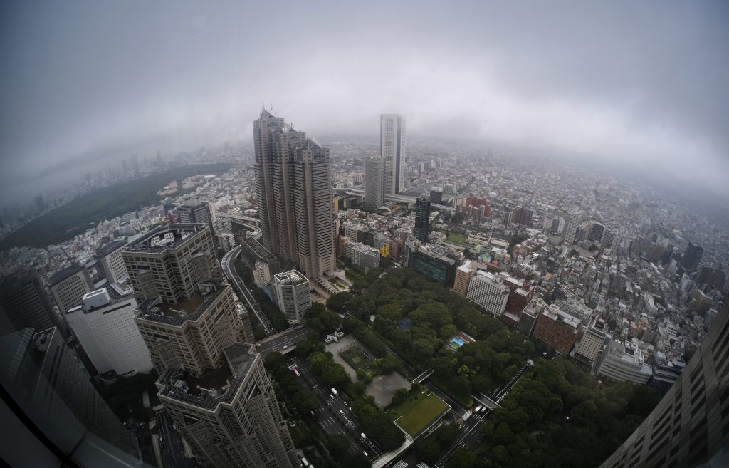 先月都道府県をまたいだ移動制限が全国的に解禁されたことを受け、一部企業は国内出張について必要性を見極めつつ徐々に容認してきた。(AFP)