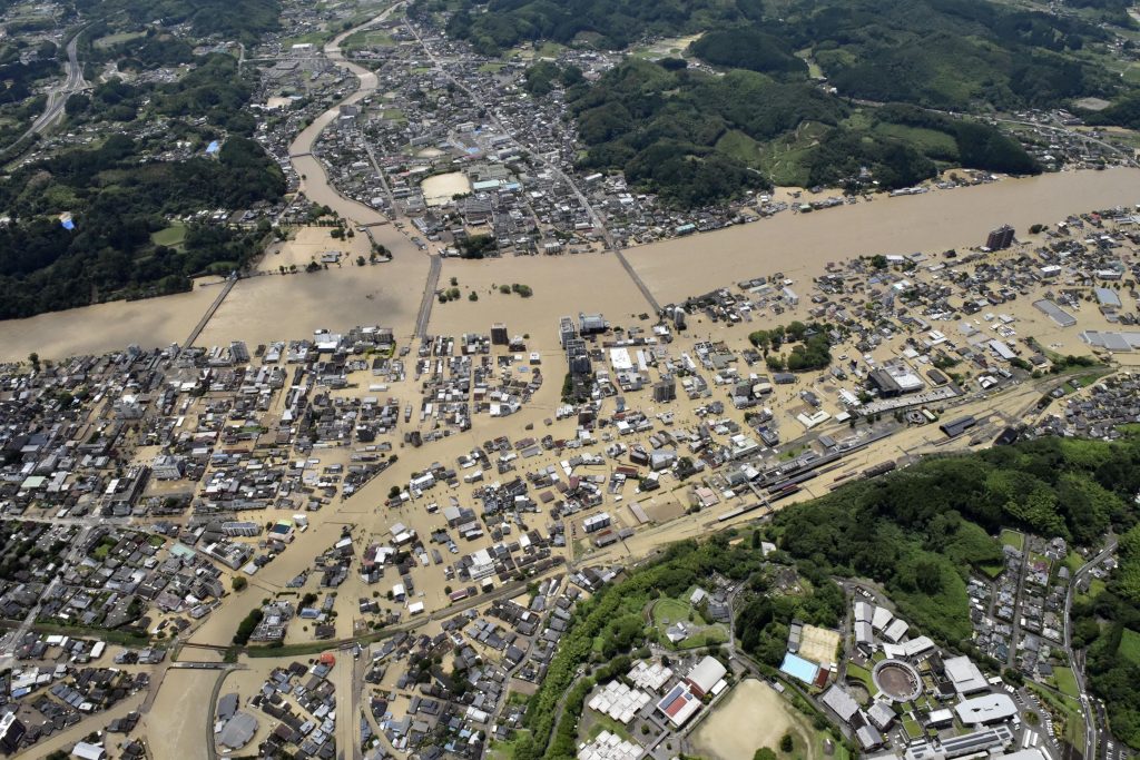 熊本県によると、球磨村渡の球磨川支流に近い特別養護老人ホーム「千寿園」が浸水し、１４人が心肺停止となった。(Kyodo News via AP)