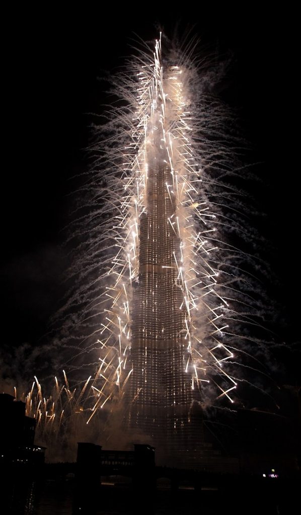2010年1月4日、ドバイは世界で最も高いタワー、ブルジュ・ハリファ（Burj Khalifa）をオープンさせた。(AFP)