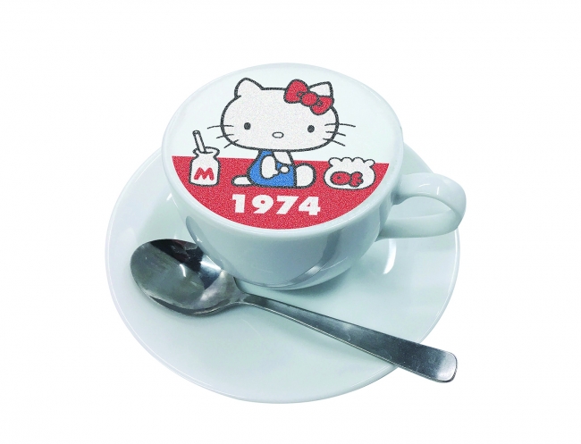このカフェは期間限定で営業し、旅行者や観光客は10月20日までキティの食事や飲み物を試すことができる。(ハローキティ)