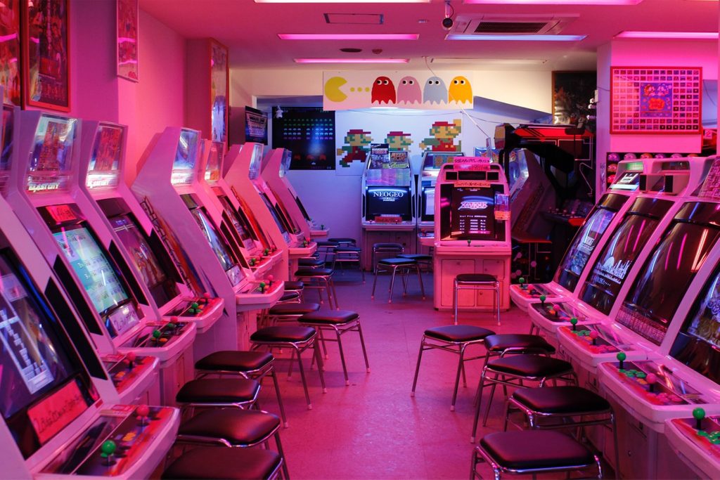 日本のゲーマーが自宅をレトロなゲームセンターに Arab News