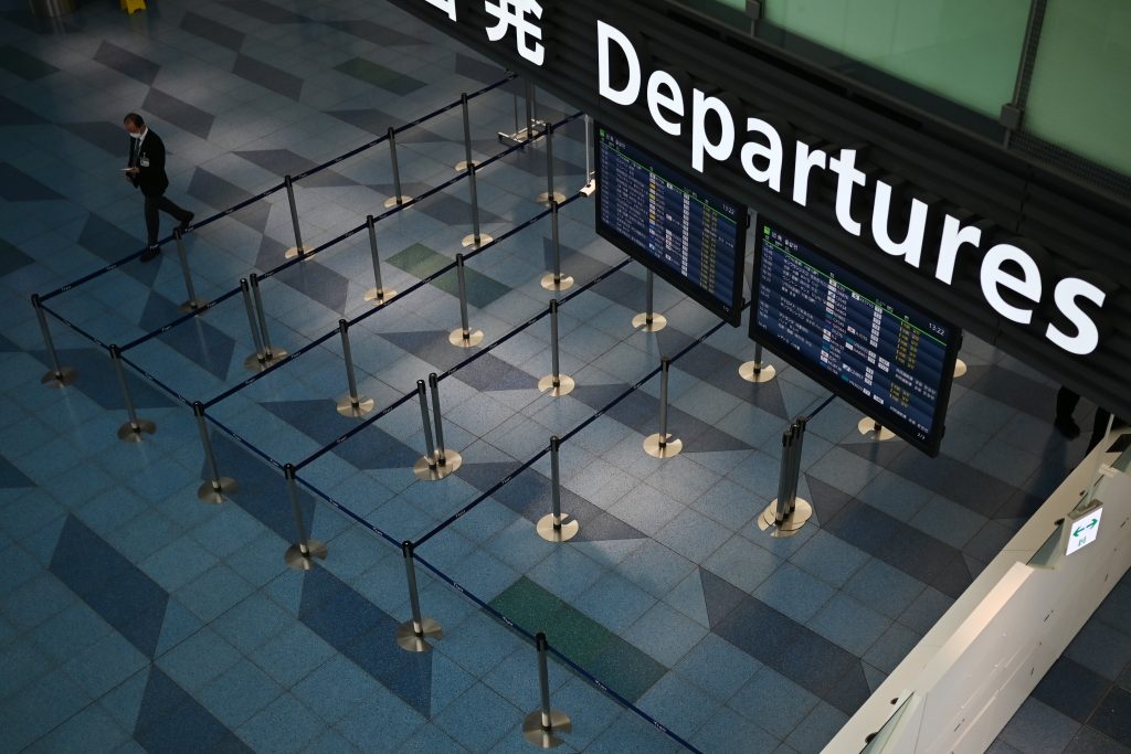 特別便に搭乗できるのはタイの労働許可証の所持者とその家族、留学生らで、到着後２週間の隔離を義務付けられる。(AFP)