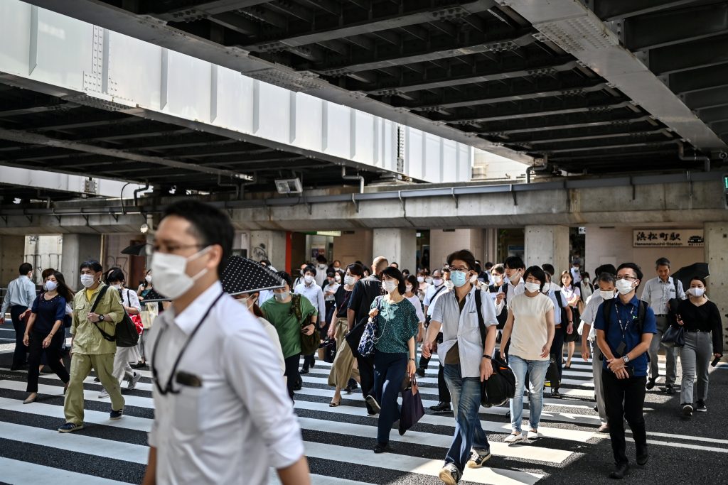 ５月下旬に緊急事態宣言が全面解除されて以降は、消費などの経済活動に持ち直しの動きが出ている。(AFP)