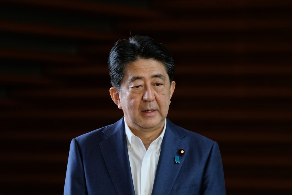 首相は健康不安が払拭（ふっしょく）できないまま、来年９月までの自民党総裁任期を待たずに退陣することになった。(AFP)