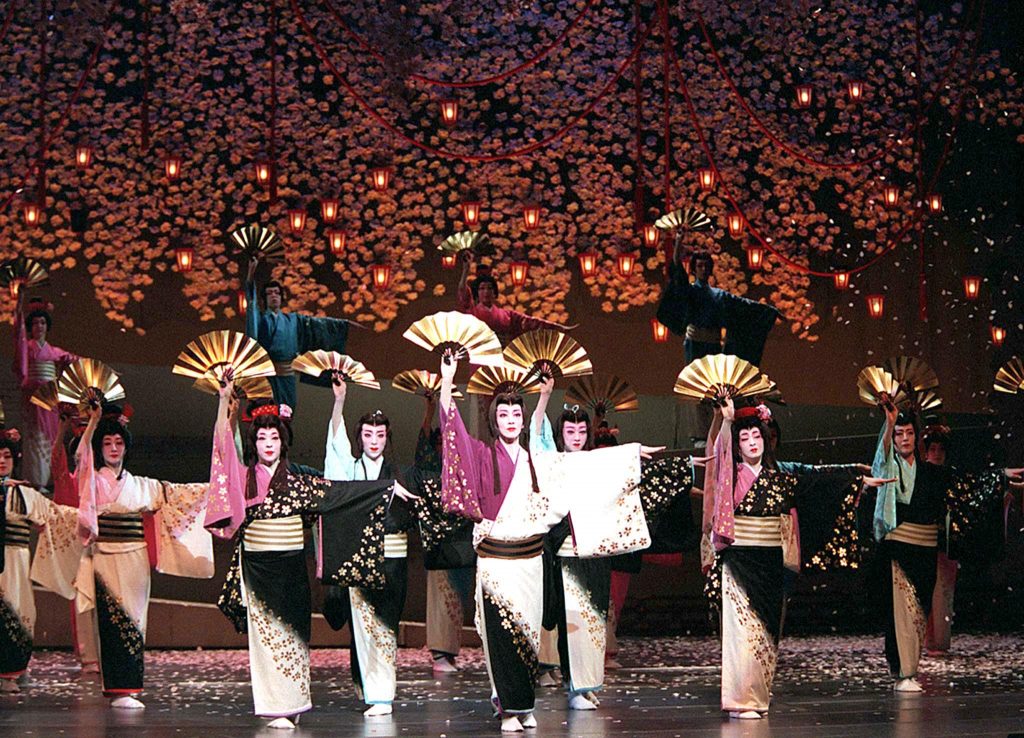 兵庫県は６日、宝塚歌劇団の出演者やスタッフら計７人について、新型コロナウイルスの感染が確認されたと発表した。(AFP)