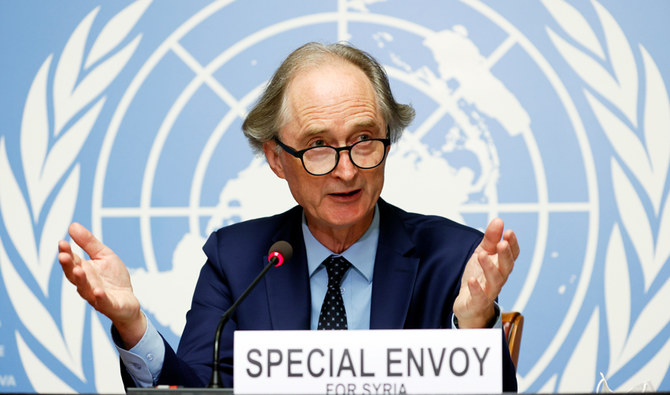 2020年8月21日、スイスのジュネーブにある国連でのシリア憲法委員会会議の前に行われた記者会見で、身振り手振りで話すゲイル・ペダーセン国連シリア担当特使(ロイター)。(Reuters)