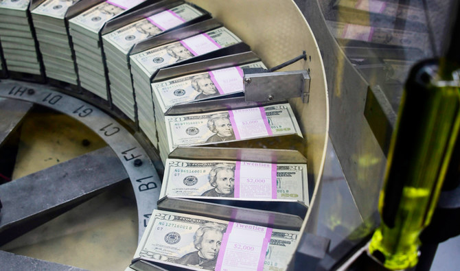 ワシントンDCの米財務省印刷局で括られ包装されている新たに印刷された20米ドル紙幣の束、2018年7月20日。(AFP)