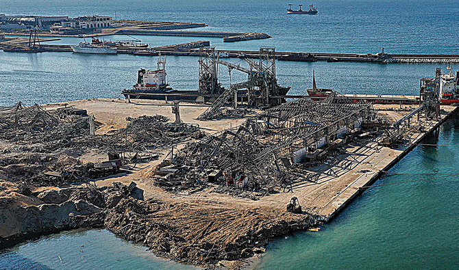 8月初旬に街を破壊した悲惨な爆発により壊滅的打撃を受けたベイルートの港。この爆発は同国で高まっている経済の混乱に拍車をかけた。（AFP）