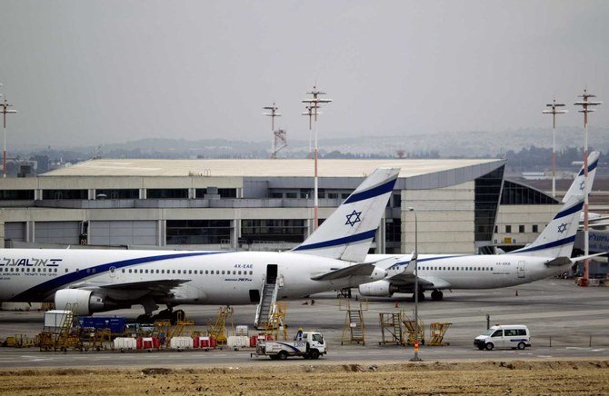 2013年4月21日、イスラエルのテルアビブ郊外にあるベン・グリオン空港に駐機中のエル・アル航空機（AP写真）