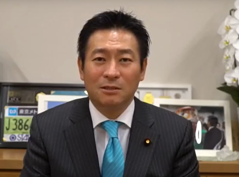 秋元は、カジノプロジェクトに関連する賄賂を受け取った容疑で保釈中の裁判を待っている。(Youtube)