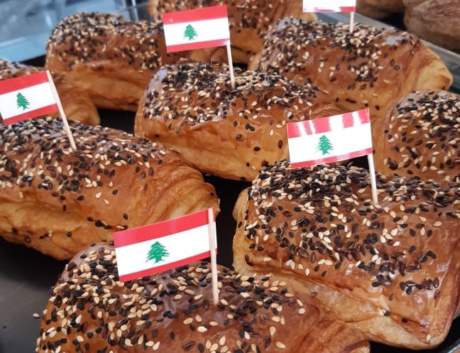 UAEに拠点を置く日本のパン屋「ヤマノテ・アトリエ」が、ベイルートの爆発事故の犠牲者に対し、パンなどの売上の15％を寄付する。（ヤマノテ・アトリエ）