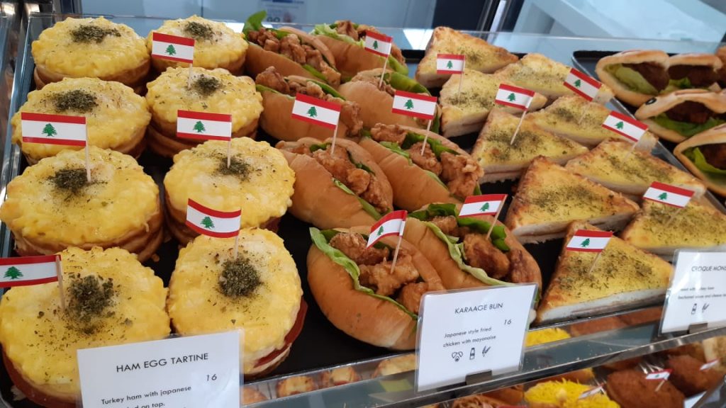 UAEに拠点を置く日本のパン屋「ヤマノテ・アトリエ」が、ベイルートの爆発事故の犠牲者に対し、パンなどの売上の15%を寄付する。(ヤマノテ・アトリエ)