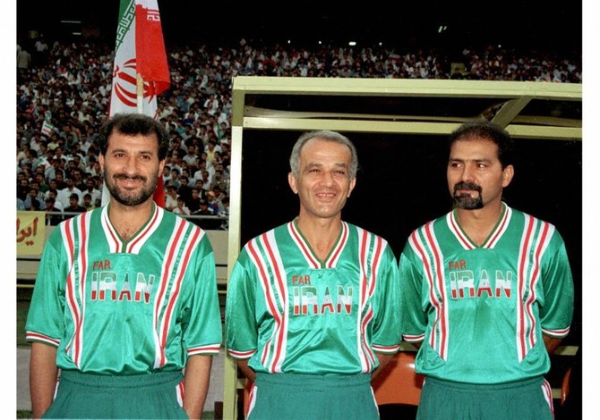 写真はイランサッカーチームの3人の主力監督で、モハンマド・マーエリーコハン氏（左）、Mohammad Jahanpoor氏（中央）、Nader Faryadchiran氏（右）。（写真/AFP）