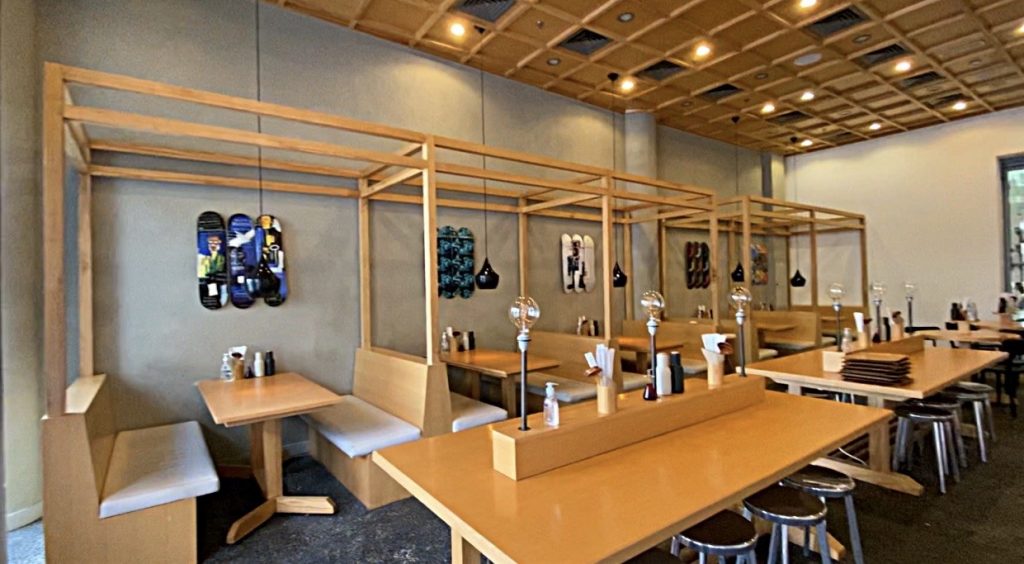 UAE・ドバイのFRAMEに併設された日本のラーメン店「YUi」（ANJPの写真）
