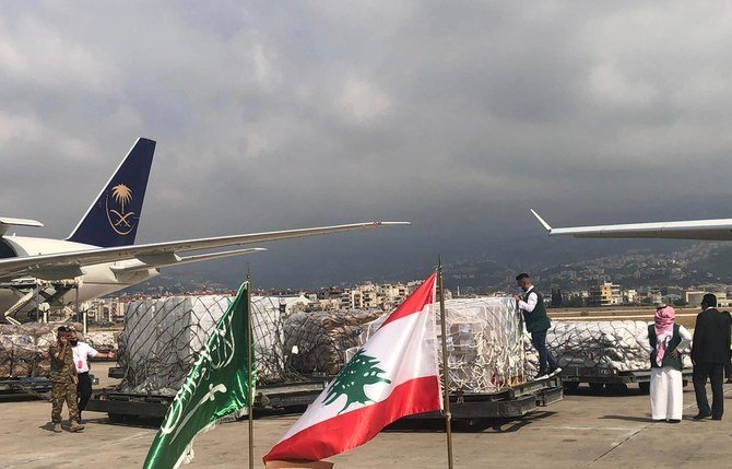 何トンもの医薬品、避難所キット、食料品を運ぶ航空機がレバノンに到着した。（SPA）