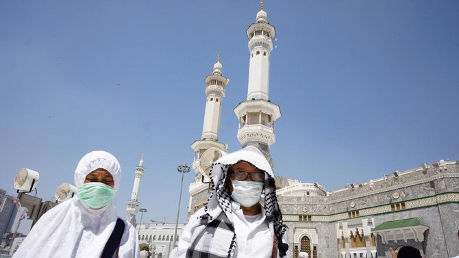 サウジアラビアは、新型コロナウイルスの感染拡大を防ぐため、メッカとメディナの2つの聖地を除き、モスクでの礼拝の停止を発表した（AFP）