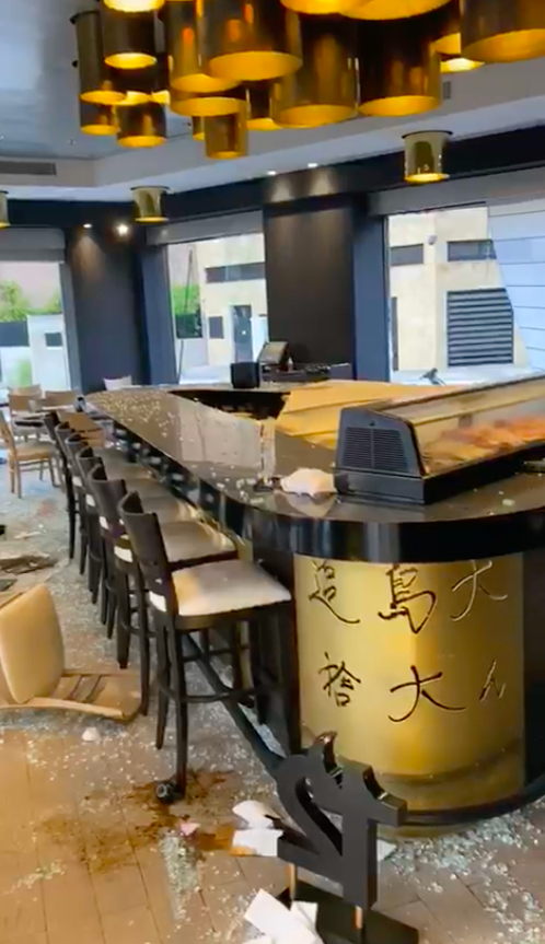 レバノン首都ベイルート・ハムラー地区アル=カンターリーの本格日本食レストラン「スシ・ラウンジ・オオサカ」。8月4日のベイルート大規模爆発を受けて。(提供資料)