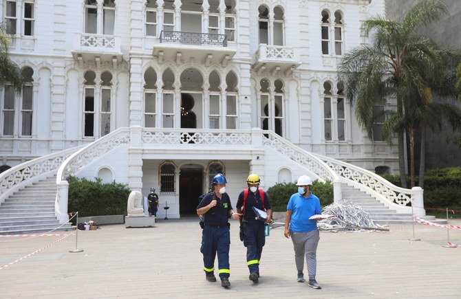 2020年8月10日、ベイルートでの4日の爆発を受けて、ドイツ連邦技術救済機関のチームが、レバノンの技術者を支援し、スルソーク博物館の建築構造の安全性評価をしている。（ロイター通信）