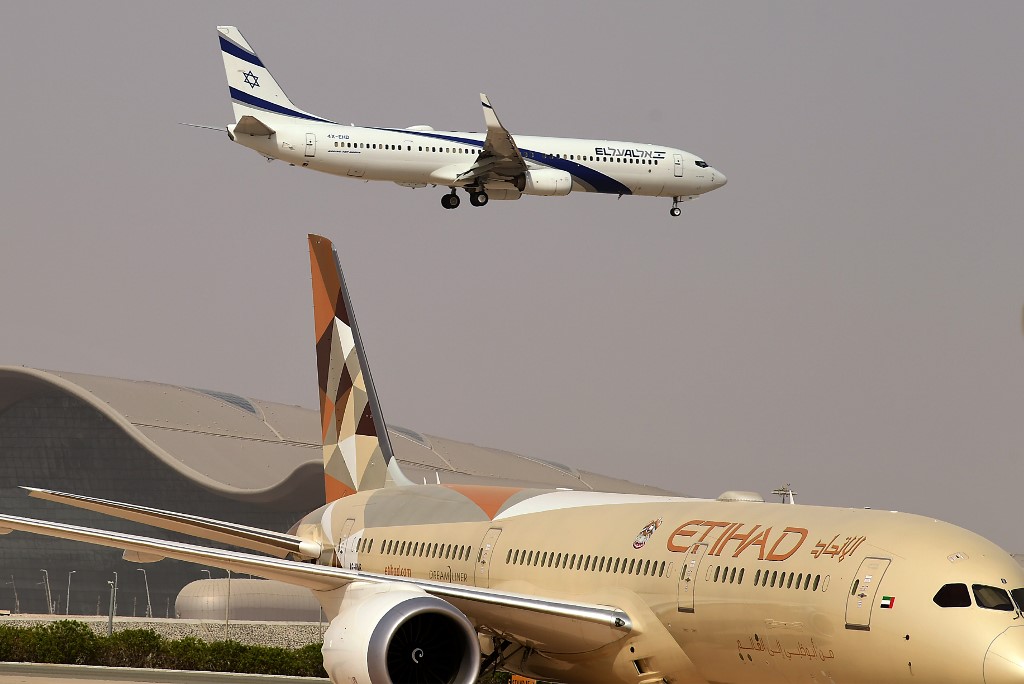 がイスラエルからUAEへの史上初の民間フライトに乗る。(AFP)