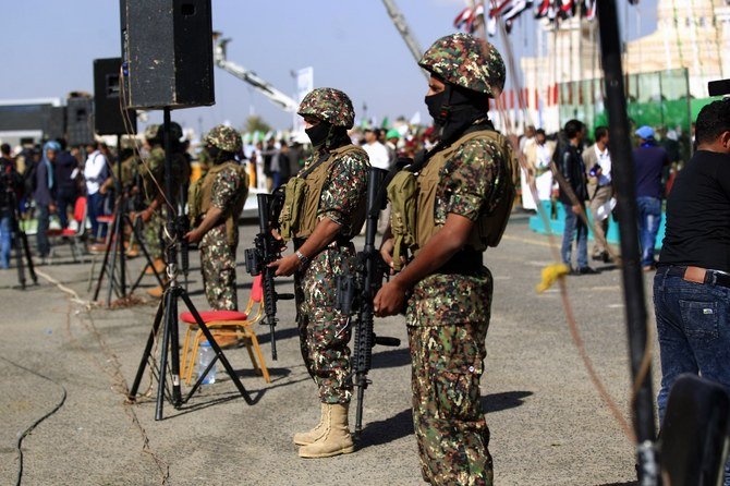 決起集会に集まるフーシ派支援のイエメン人兵士たち。（ファイル/AFP）
