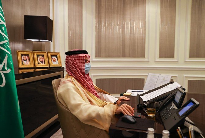 緊急支援国会議で、サウジアラビアはレバノンを支援すると語るファイサル・ビン・ファルハン王子（サウジアラビア外務省）
