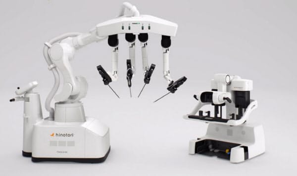 腹腔(ふくくう)鏡手術向けで、月内をめどに国内で販売を始める。(Medicroid Corp)