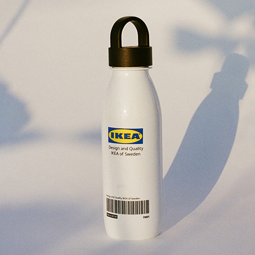 IKEAの「エフテルトレーダ」コレクションのウォーターボトル。（イケア）