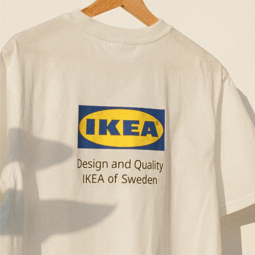 IKEAの「エフテルトレーダ」コレクションのTシャツの背面。（イケア）
