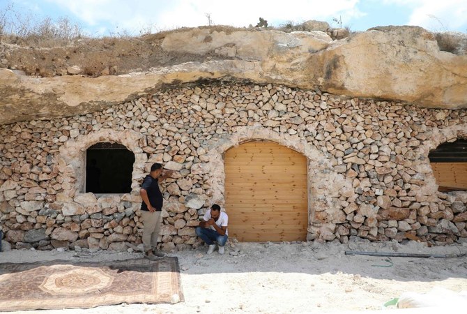 ヨルダン川西岸（West Bank）で取り壊しを通告された家は、この家が初めてではない。だが、洞窟内に建てられた住宅としては初めてかもしれない。（AFP）