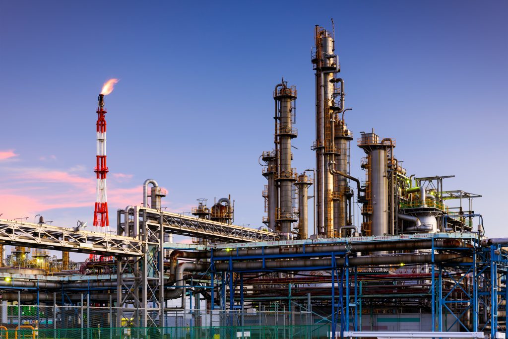 日本の最大のエネルギー源である石油の90%以上はサウジアラビアを中心とする中東からの輸入だった。（シャッターストック）