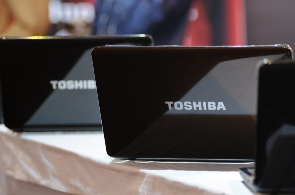 東芝、パソコン・ノートパソコンの製造事業から撤退。　(Shutterstock)