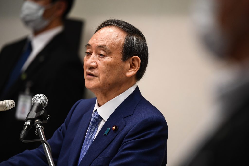 菅氏は無派閥の中堅・若手らで構成する複数のグループと定期的に会合を持ち、「面倒見がいい」との定評がある。(AFP)
