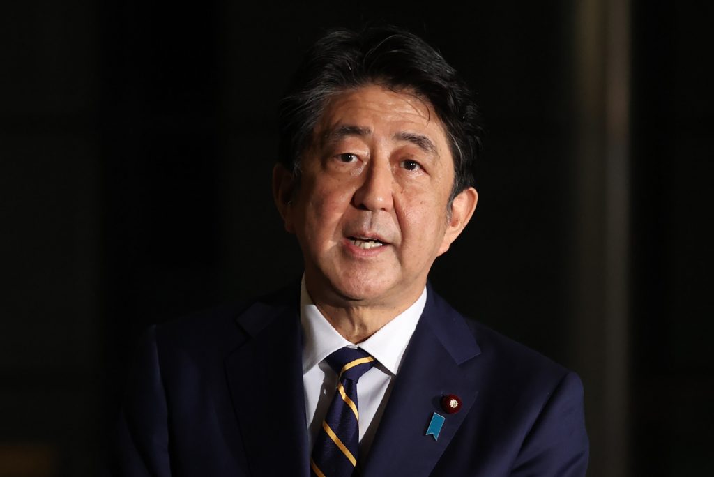 安全保障に関する談話発表について、記者団の質問に答える安倍晋三首相=11日午後、首相官邸。 (AFP)